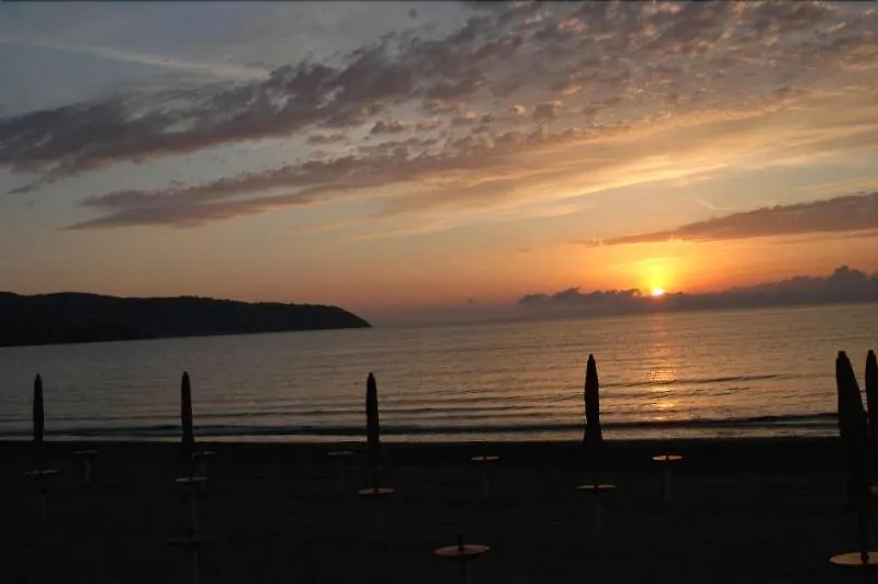 Hotel Villa Ambra Orbetello 3*,  Italien